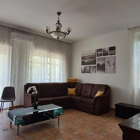 Apartment Lili Apartmanhaz *